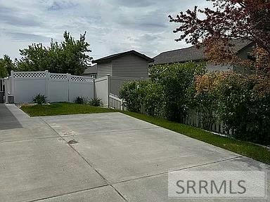 571 COOK ST, REXBURG, ID 83440, photo 4 of 52